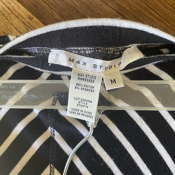 Black and white Max Studio, medium maxi skirt - Picture 2 of 4